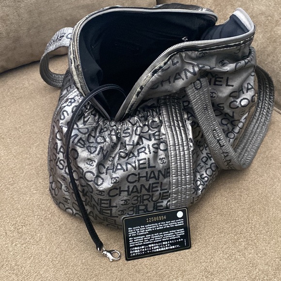 Large Vintage Chanel Nylon Handbag - Picture 6 of 12